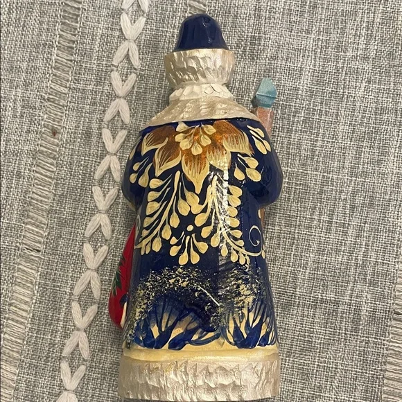 Hand-Painted Russian Santa Figurine - Picture 4 of 6